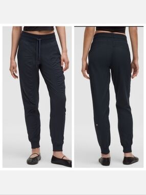 Lululemon Dance Studio Mid Rise Jogger in True Navy Size 4
